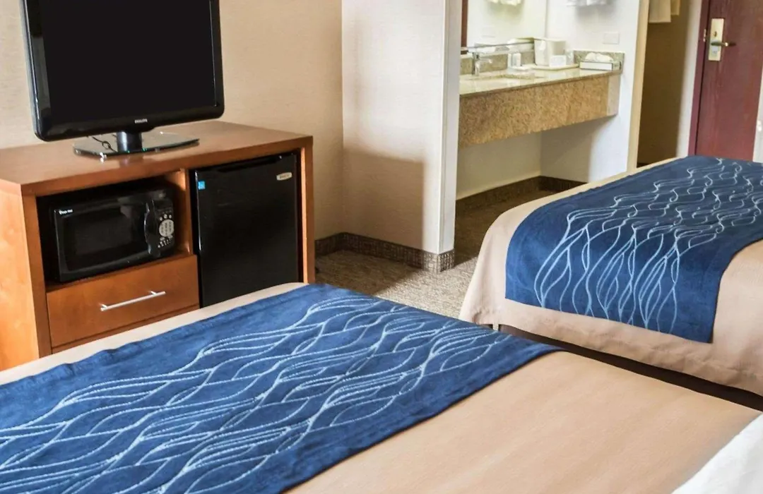 Comfort Inn Crystal Lake - Algonquin-1